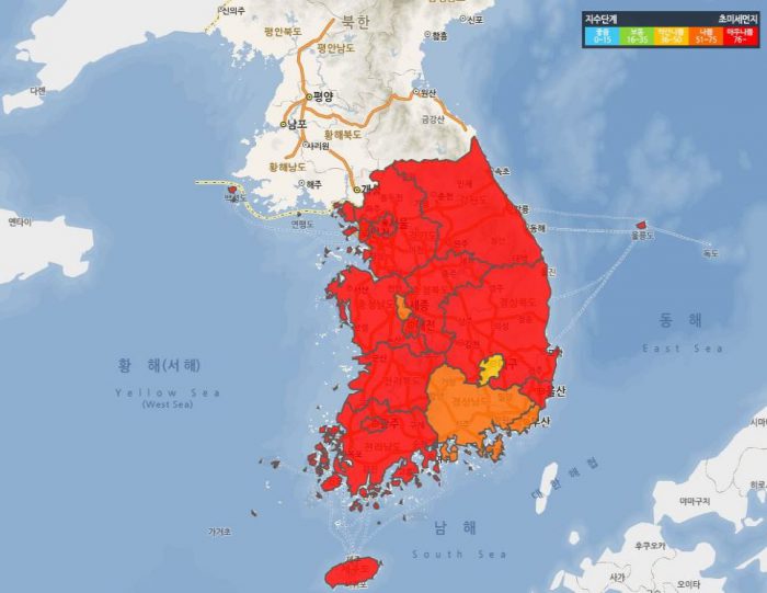 미세먼지 영향권에 들어있는 한반도