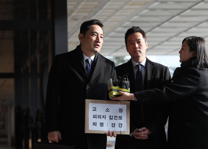강용석, 김세의, '성폭행 의혹' 김건모 고소장 제출(사진=연합뉴스)